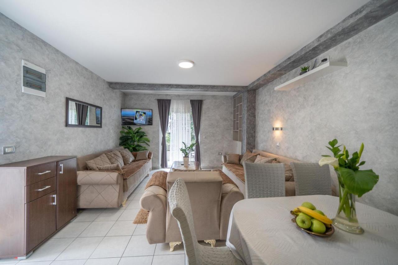 Apartman Anja Risan Luaran gambar
