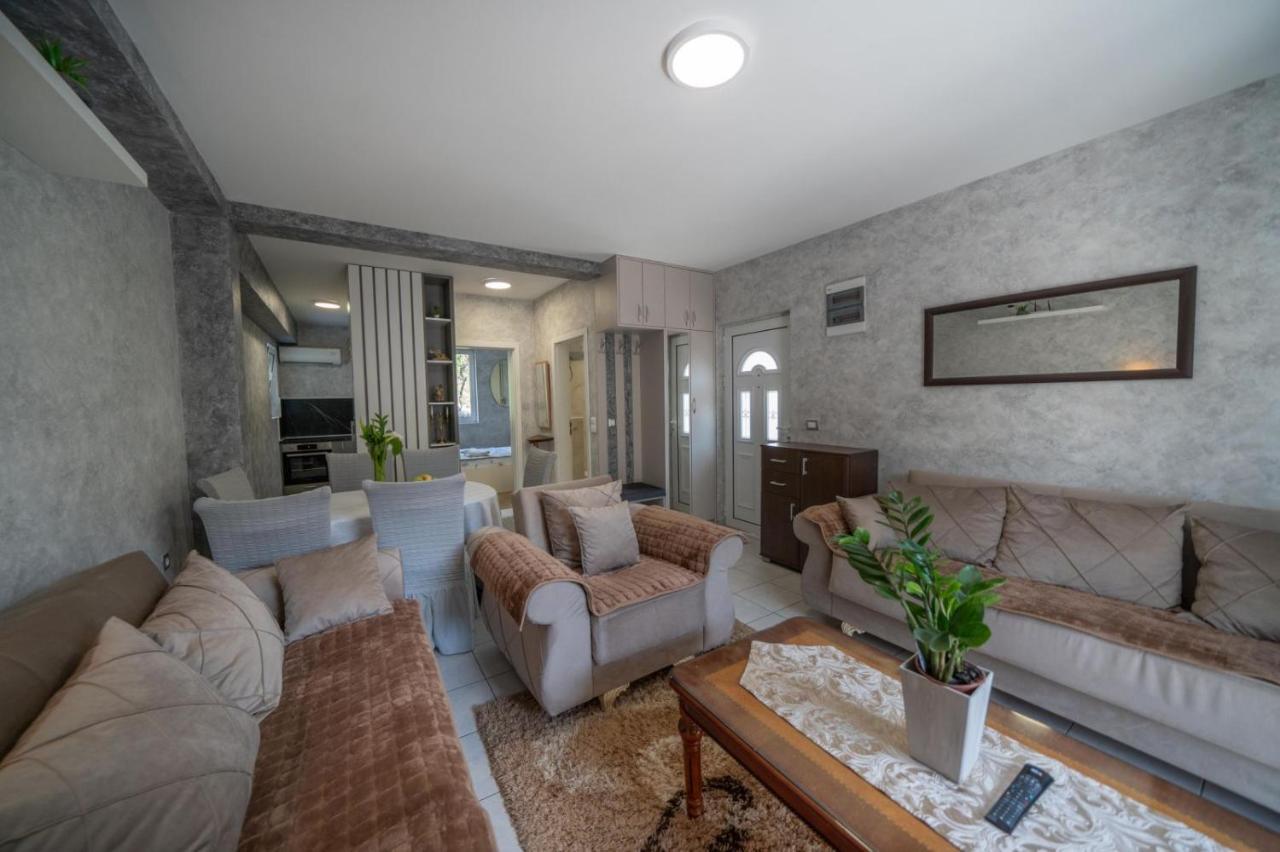 Apartman Anja Risan Luaran gambar