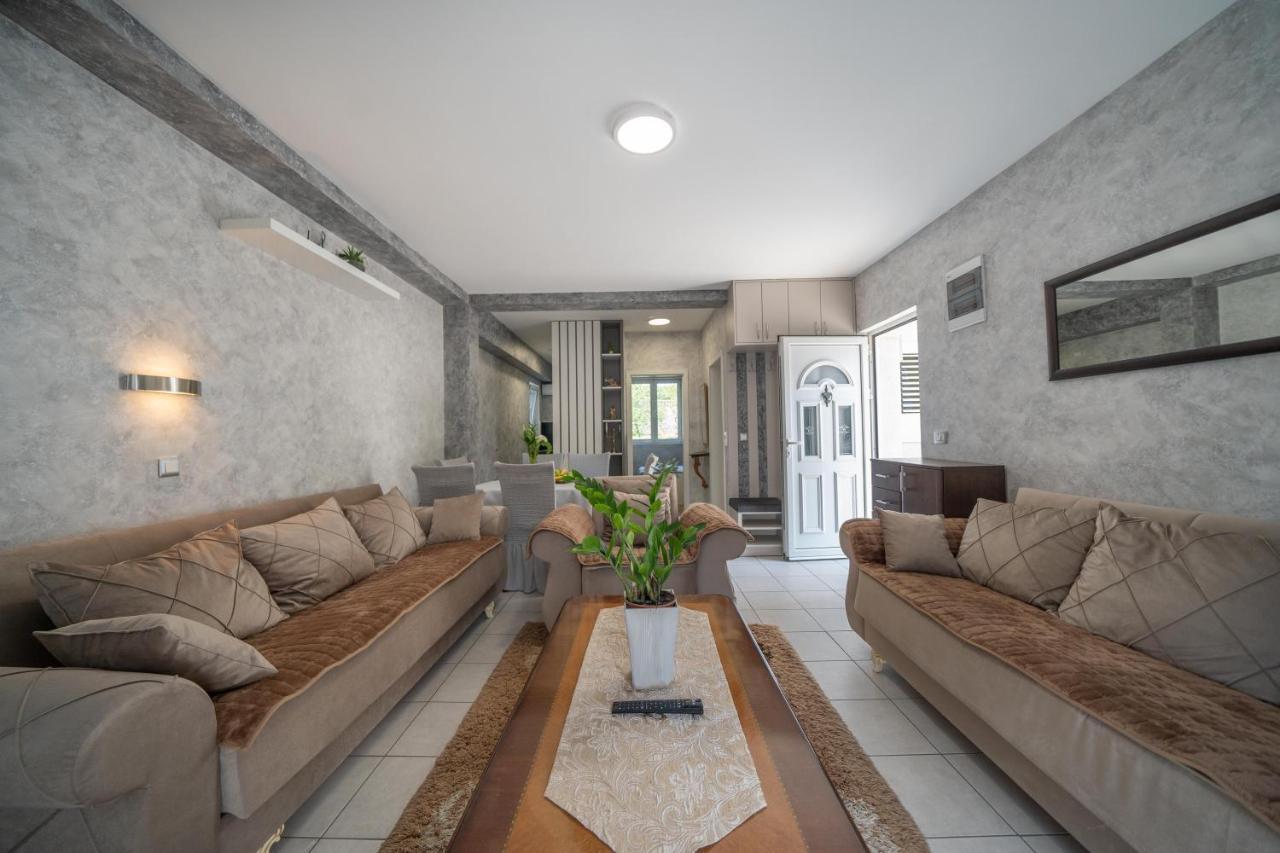 Apartman Anja Risan Luaran gambar