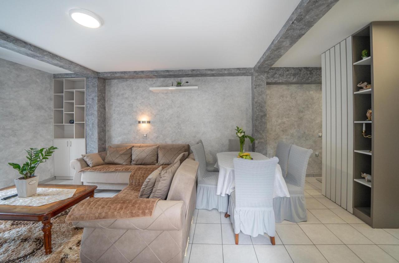 Apartman Anja Risan Luaran gambar
