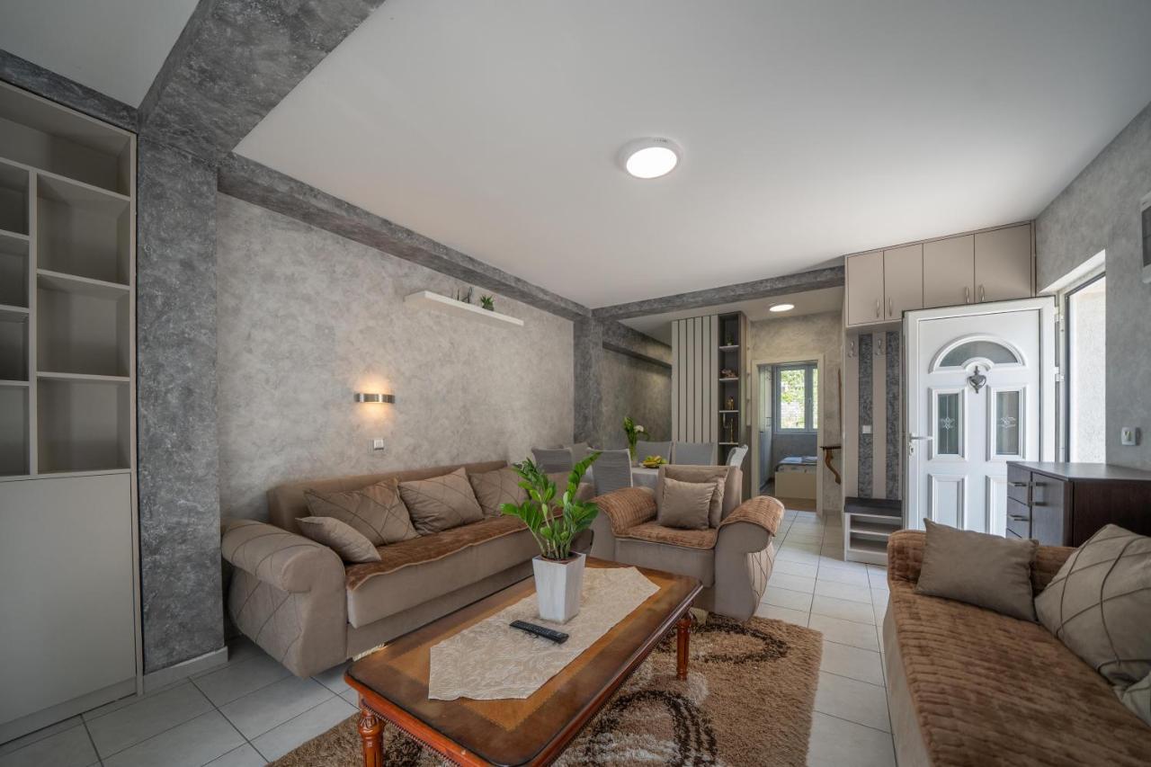 Apartman Anja Risan Luaran gambar
